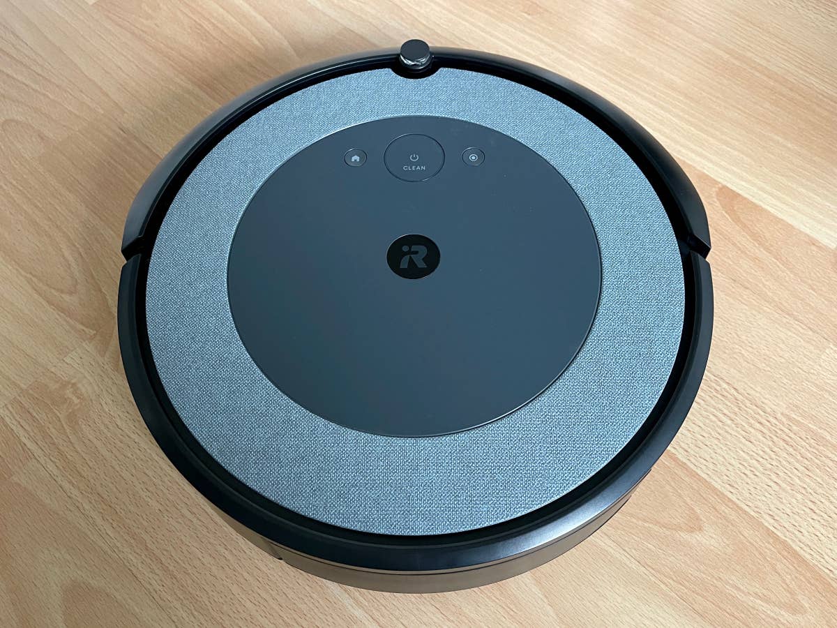 Der iRobot Roomba i4 mit Stoffüberzug