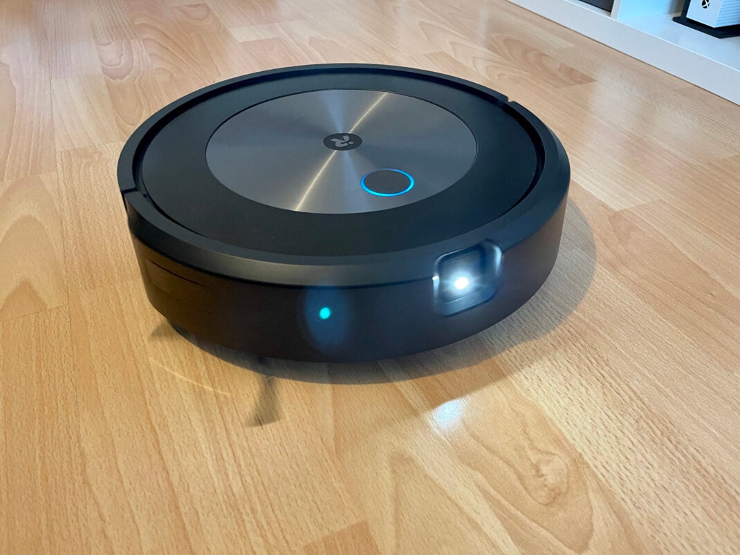 iRobot Roomba j7+ mit LED an