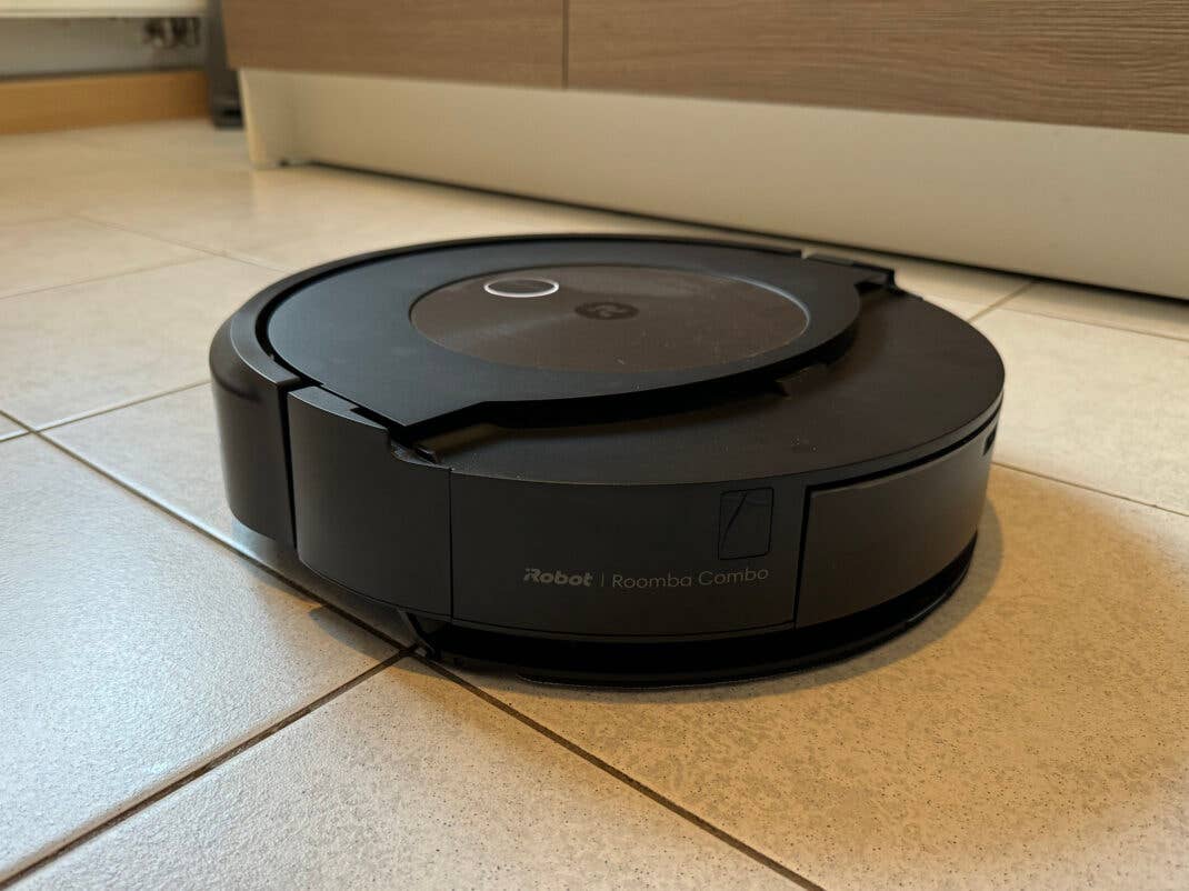 iRobot Roomba Combo j9+ beim Wischen