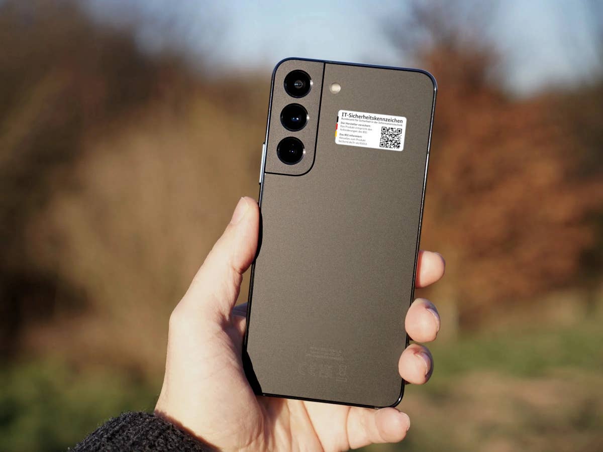 IT-Sicherheitskennzeichen auf einem Smartphone