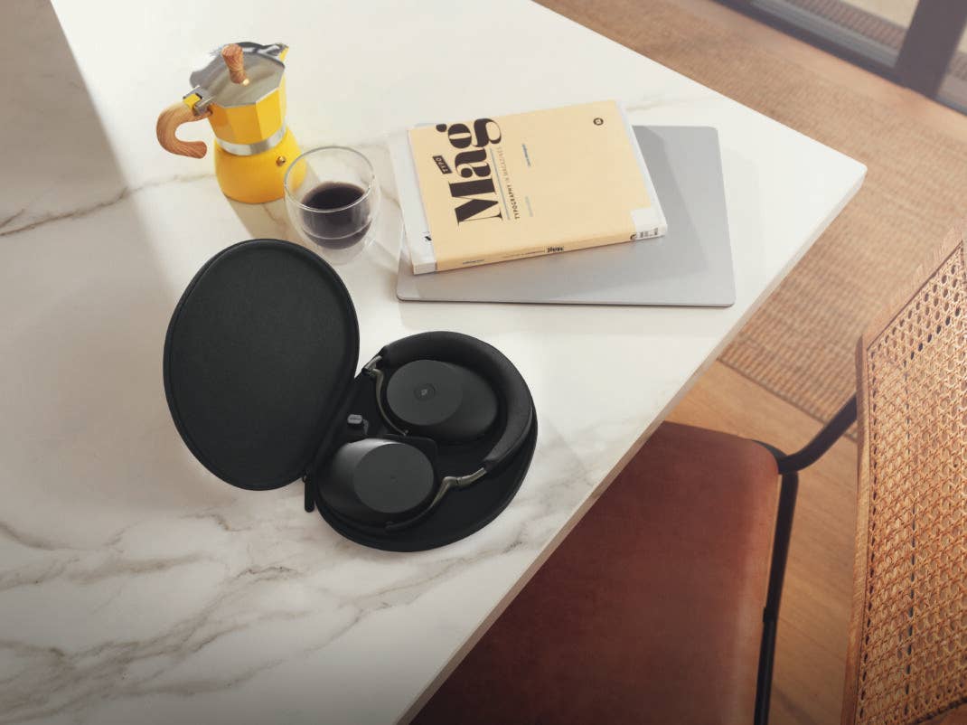 Jabra Evolve3 85 im Case