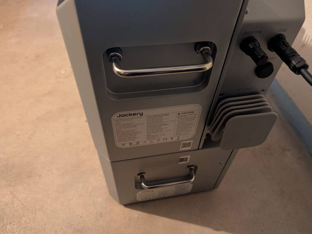 Jackery Homepower Ultra 2000 Seitenansicht