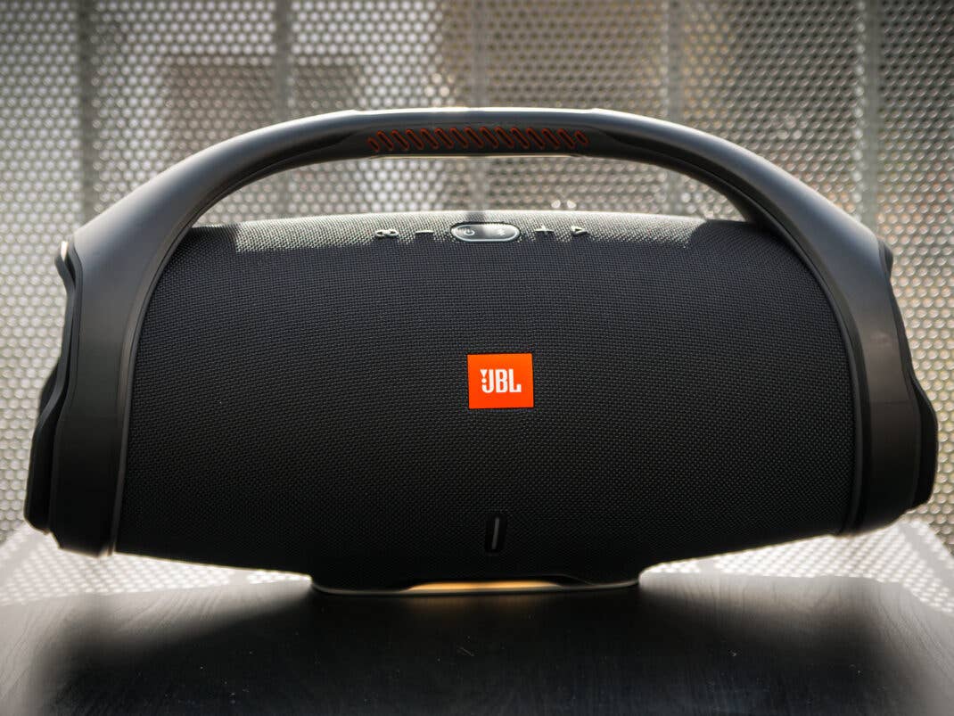 Die JBL Boombox 2 ist der lauteste Lautsprecher für den Garten