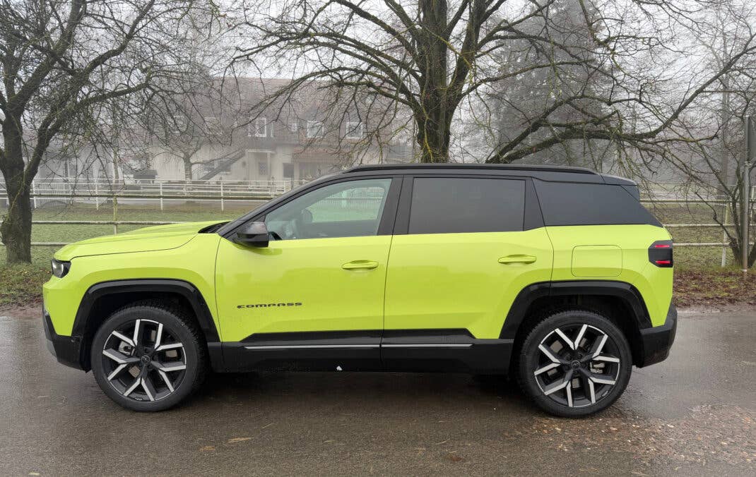 Jeep Compass Elektro - Seitenansicht.