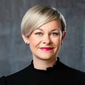 Profilbild von Johanna Schmidt, Sales & Cooperations bei beebuzz media