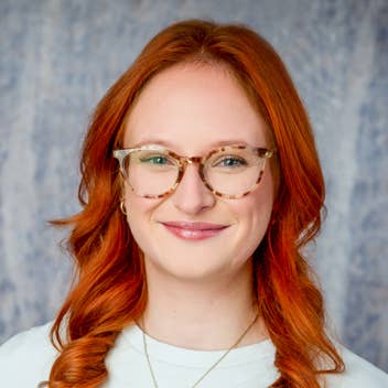 Profilbild von Johanna Müssiger, Podcast Redakteurin bei beebuzz media