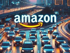 Autos auf einer Straße mit einem Logo von Amazon.