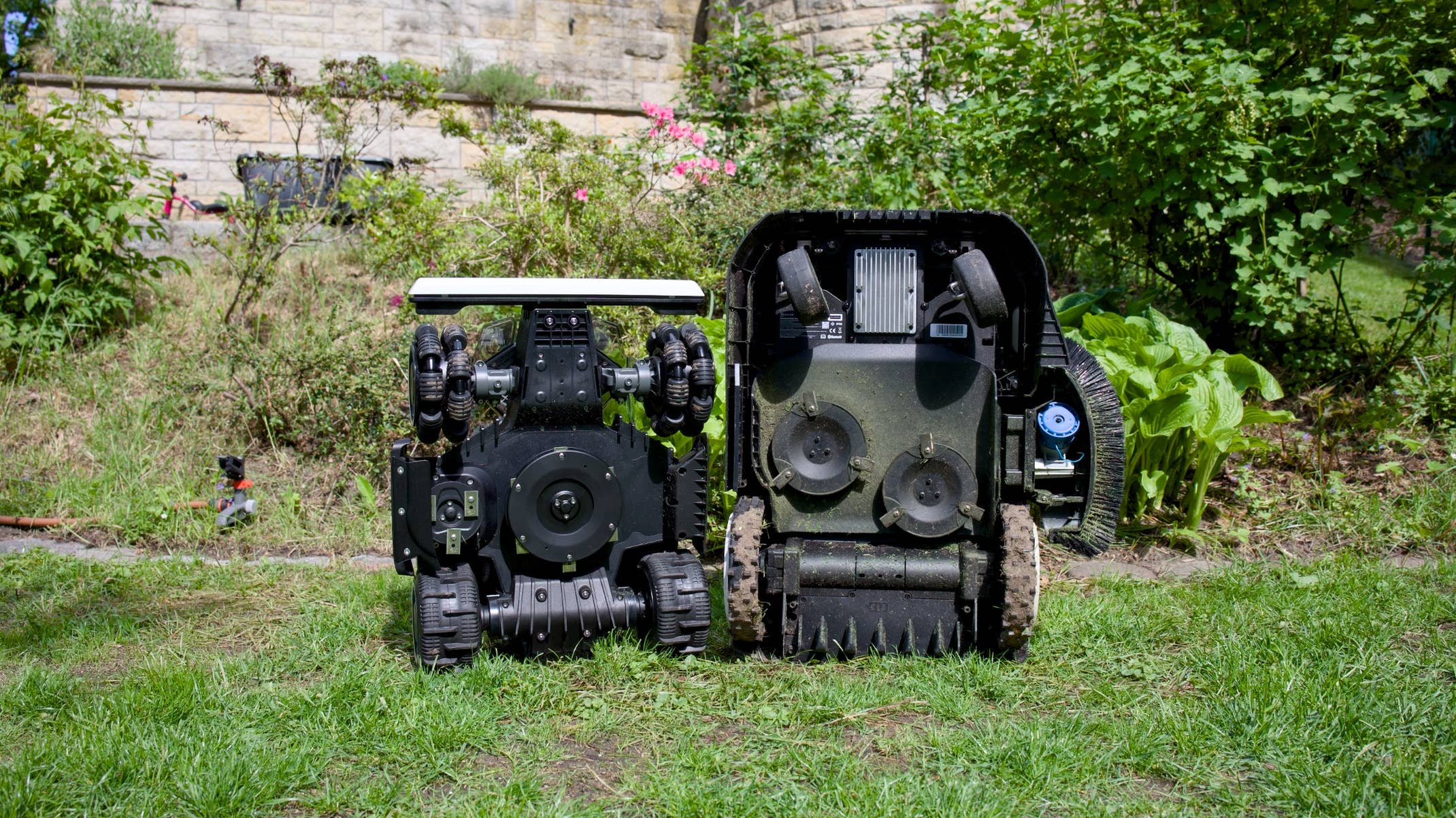 Mähteller des Mammotion Luba mini 2 AWD und Ecovacs Goat A1600 Lidar Pro