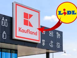 Eine Kaufland-Filiale von außen, ein Pfeil und das Lidl-Logo