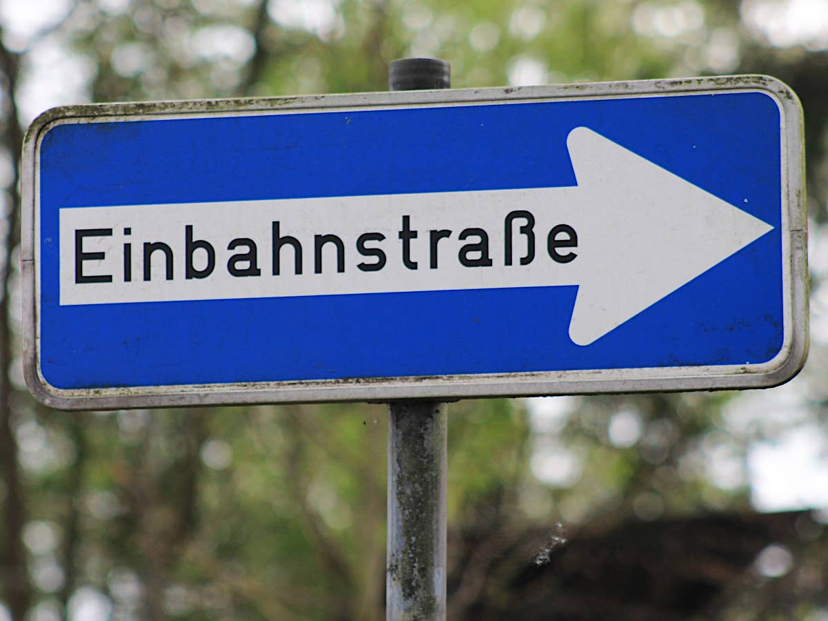 Kaum jemand weiß es: Das ist in einer Einbahnstraße erlaubt