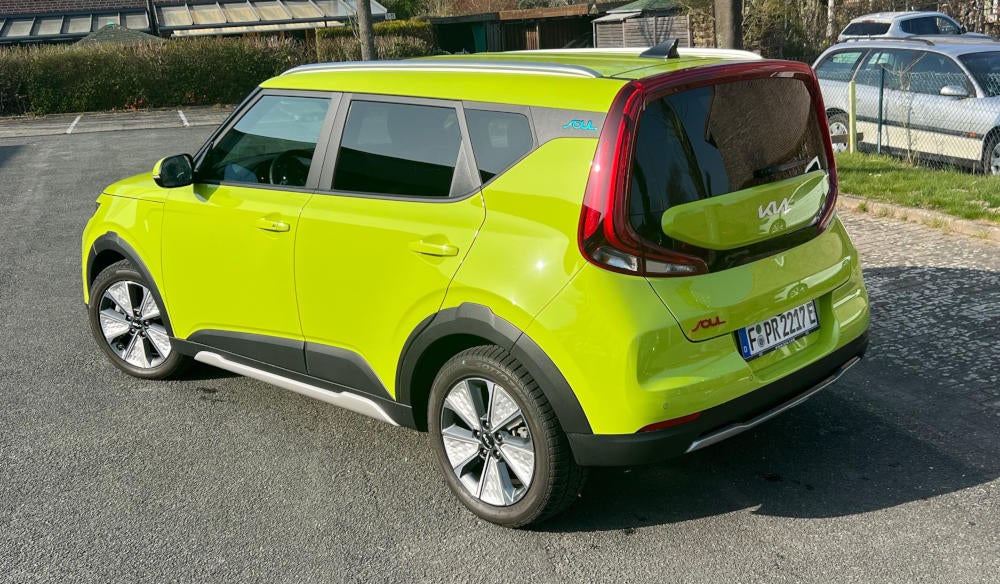 Kia e-Soul Rückseite und Seitenansicht.