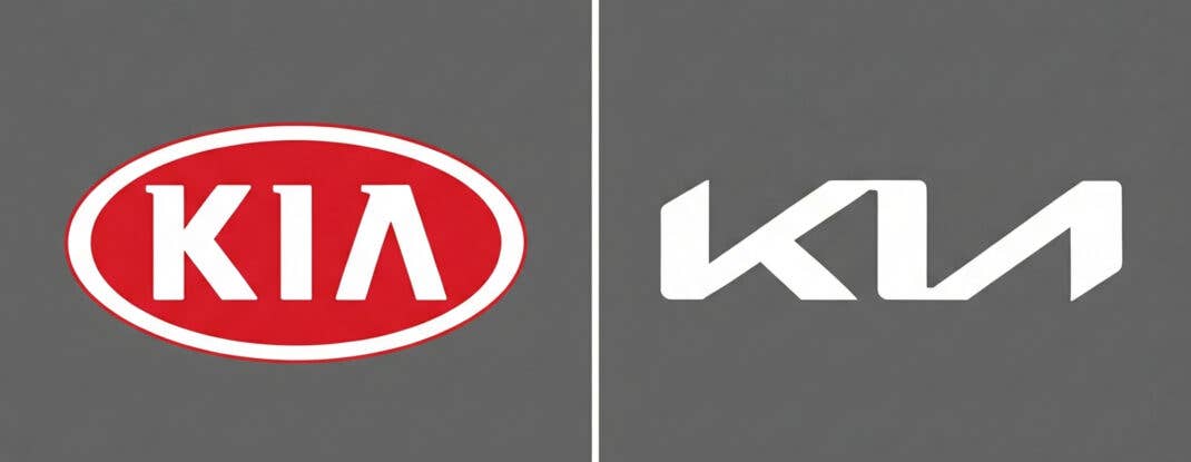 Kia Logo alt und Kia Logo neu nebeneinander.