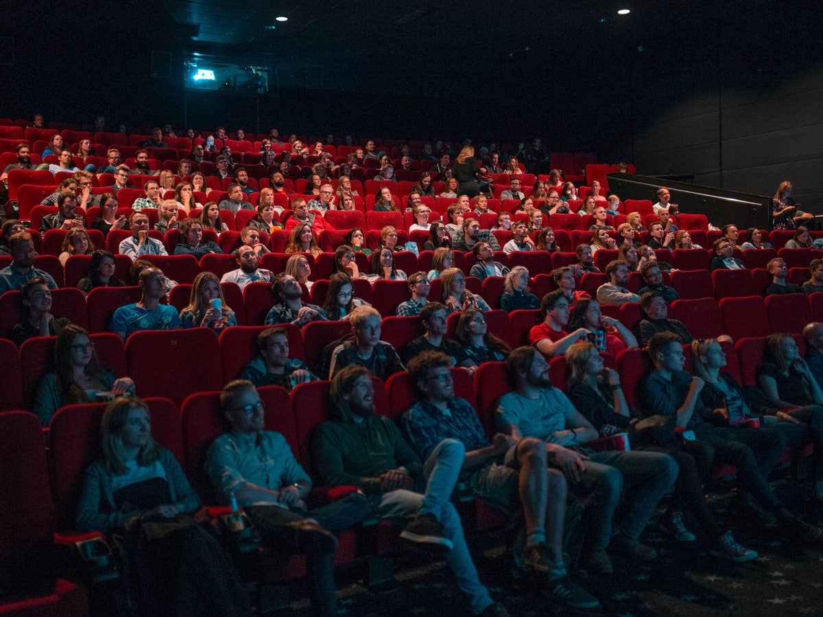 Kinosaal mit einem Publikum.