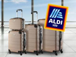 Kofferset steht in einem Flughafen