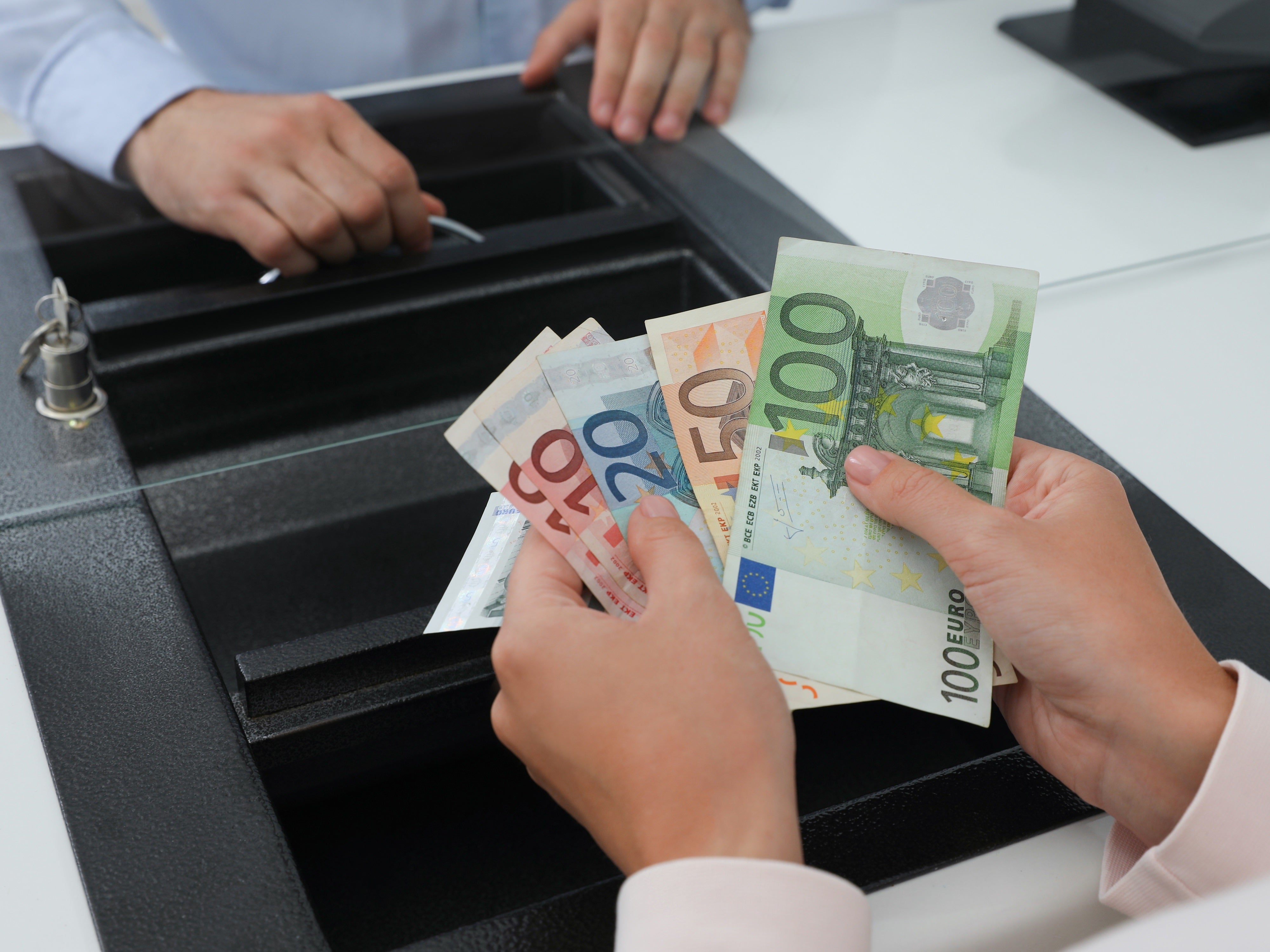 #Kostensenkung: Bankkunden sollen weniger zahlen