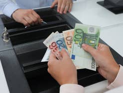 Verbraucherzentrale fordert maximale Höhe des Basiskonto-Entgelts zu beschränken Konto kosten, Geld, Bank, Euro