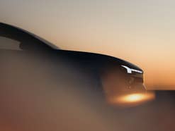 Volvo EX60 in der Seitenansicht.