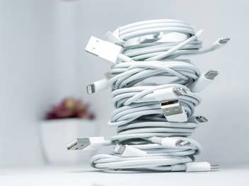 viele Handyladekabel