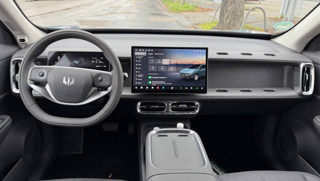 Leapmotor B10 - Cockpit