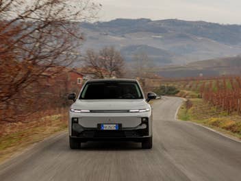 Leapmotor B10 Hybrid EV Vorstellung Frontansicht.