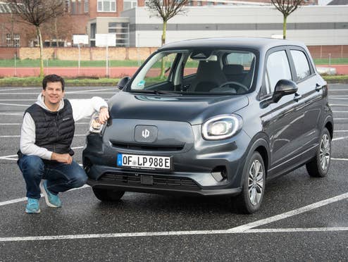 Hayo Lücke neben dem Leapmotor T03.