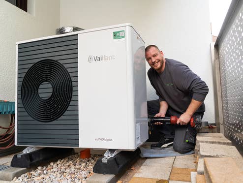 Vaillant-Wärmepumpe bei der Installation, Bild zur Verfügung gestellt von vamo