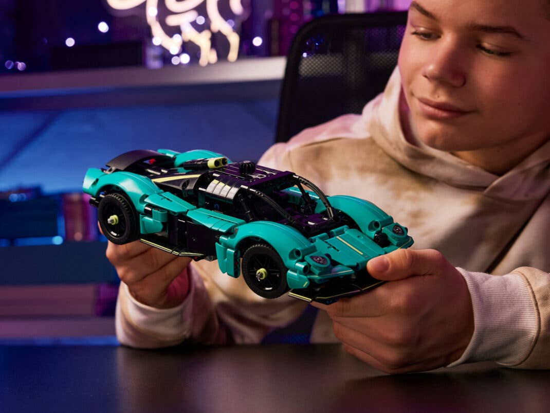 Lego Technic Aston Martin Valkyrie