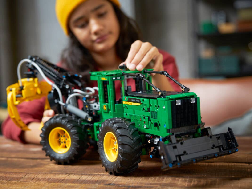 Lego Technic 42157 - John Deere Skidder 