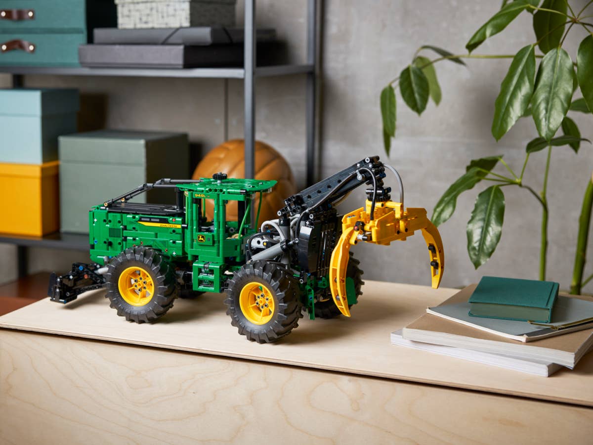 Lego Technic 42157 - John Deere Skidder