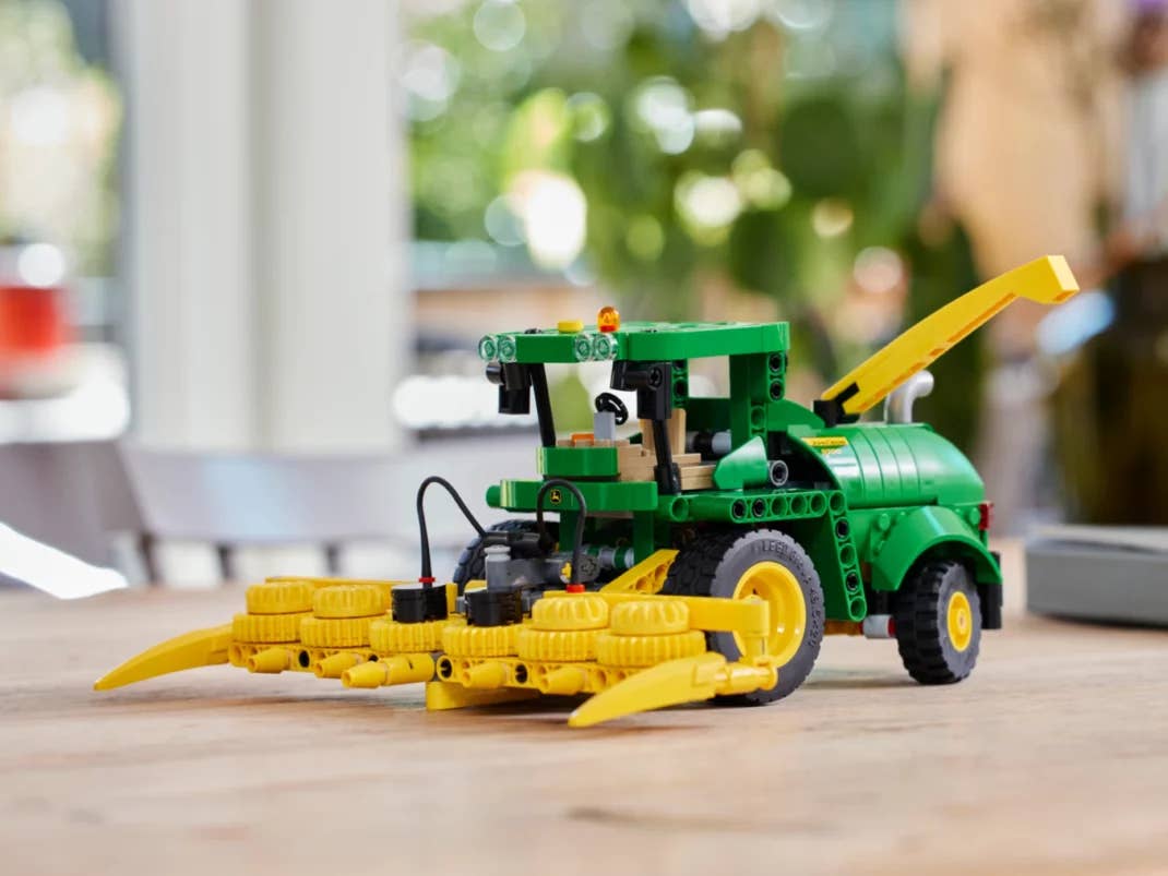 Lego Technic 2024: John Deere 9700 Forage Harvester