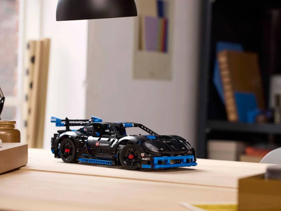 Lego Technic Porsche GT4 E-Performance