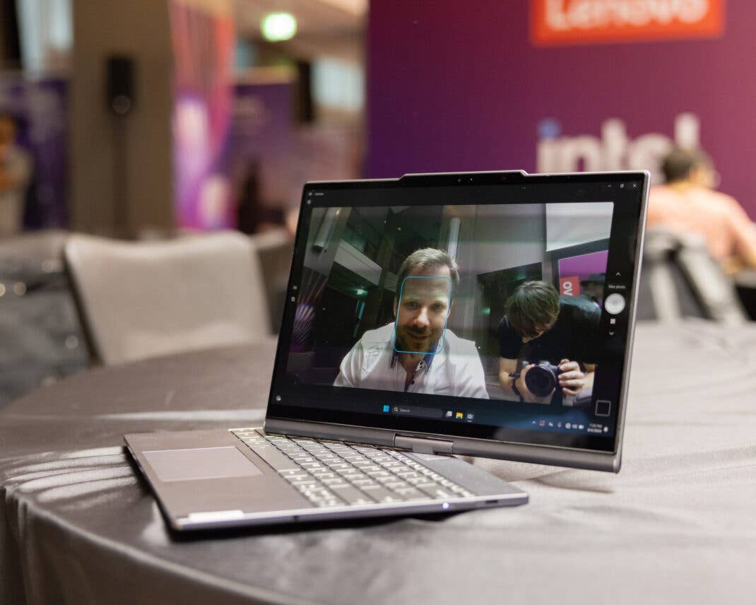 Lenovo Auto Twist AI PC Proof of Concept