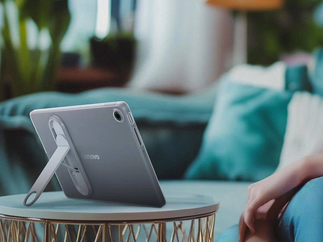 Lenovo Tablet mit Standfuß