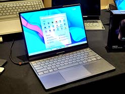 Das Lenovo ThinkBook Plus Twist auf der CES 2023.