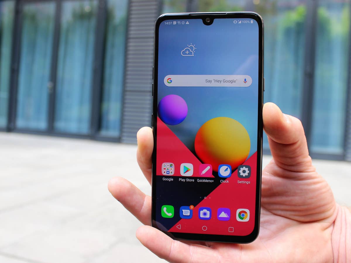 LG G8X ThinQ in der Hand