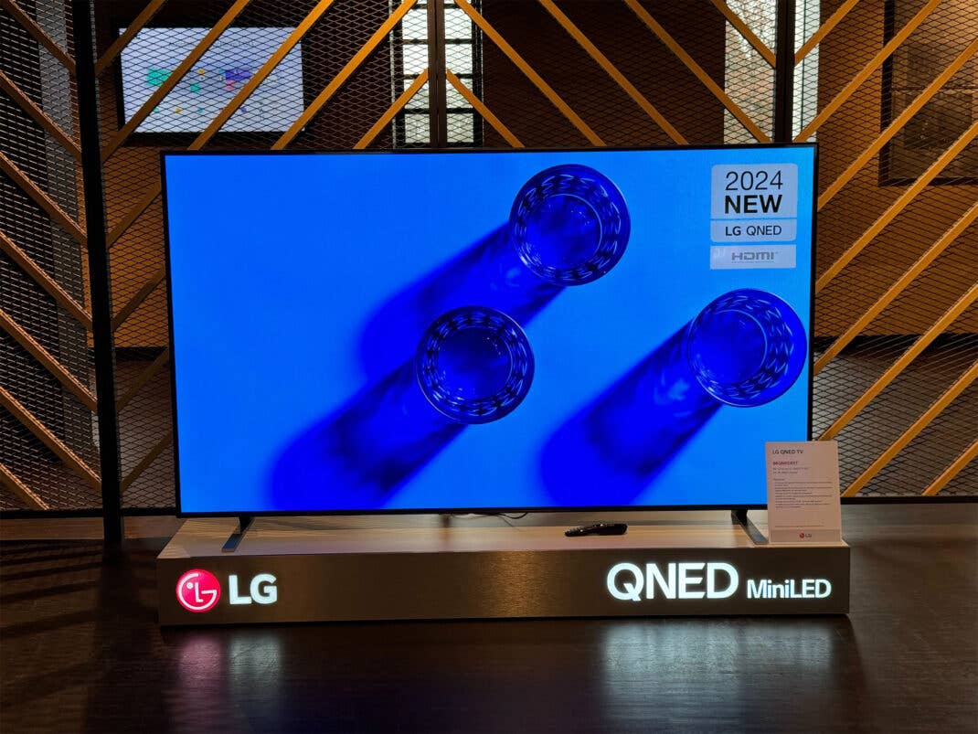 LG QNED MiniLED TVs werden auch zukünftig zu OLEDs angeboten 