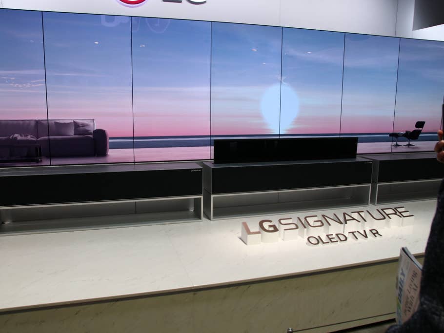 LG Signature OLED TV R - ausrollbarer Fernseher.