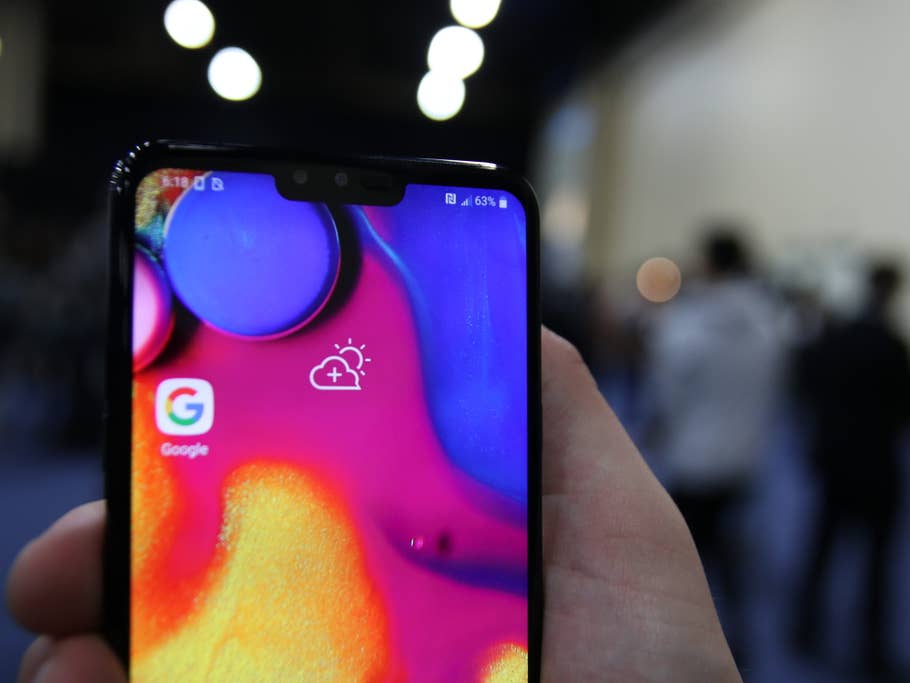 Die Notch des LG V40 ThinQ in der Nahaufnahme