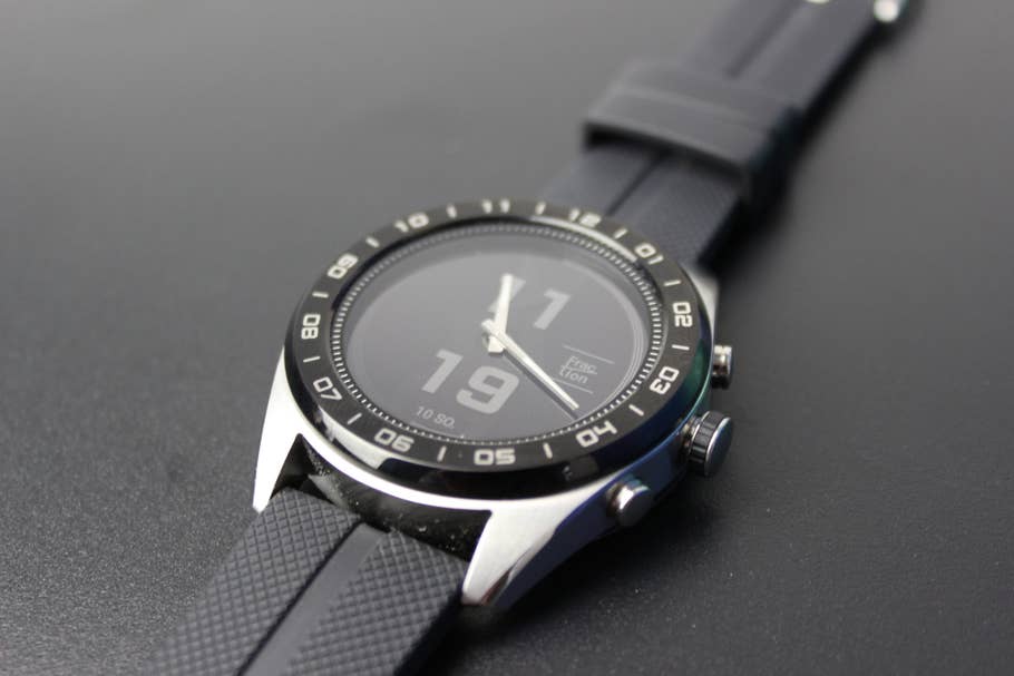 LG Watch W7 mit eingeschaltetem Display