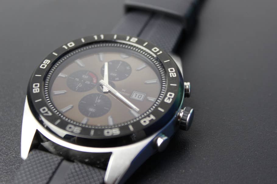 LG Watch W7 mit eingeschaltetem Display