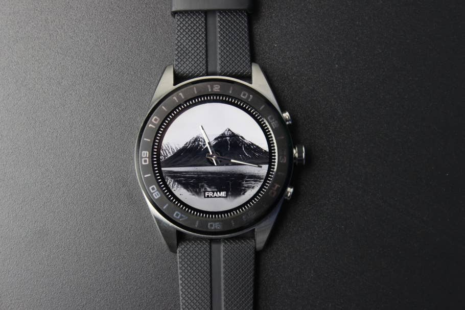 LG Watch W7 mit eingeschaltetem Display