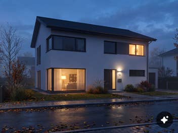 Ein Einfamilienhaus bei Abenddämmerung