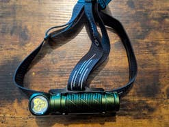 Licht für den Hundespaziergang - die Olight Perun 3 mit 3000 Lumen im Praxis-Check