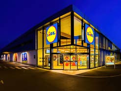 Lidl Supermarkt bei Nacht