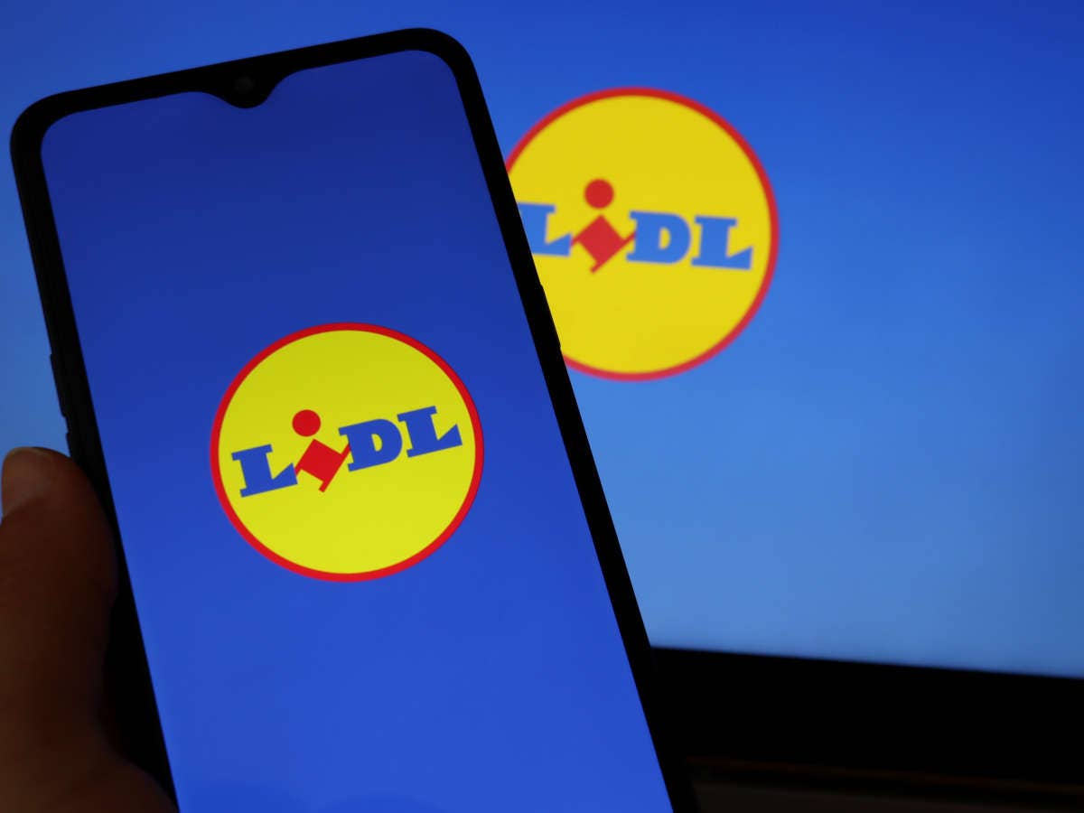 Smartphone mit Lidl-Logo auf dem Display.