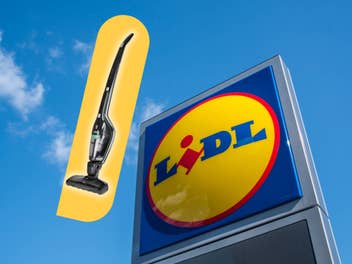 Lidl-Logo vor einem blauen Himmel, daneben ein AEG Akkusauger