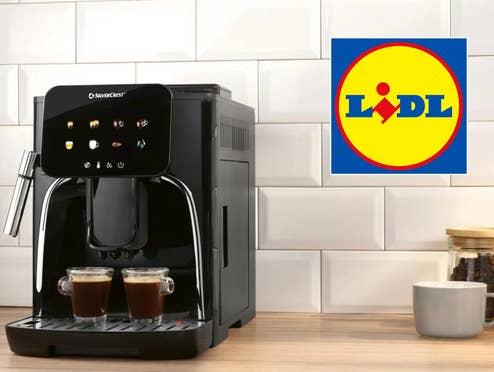 Silvercrest Kaffeevollautomat steht in einer Küche