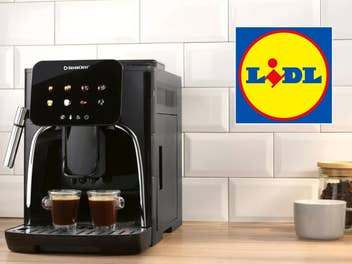 Silvercrest Kaffeevollautomat steht in einer Küche