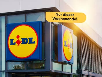 Lidl Logo auf einem Gebäude, daneben der Hinweis auf aktuelle Angebote, die nur am Wochenende gültig sind