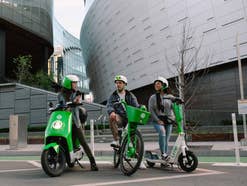 E-Bike, E-Moped und E-Scooter von Lime nebeneinander